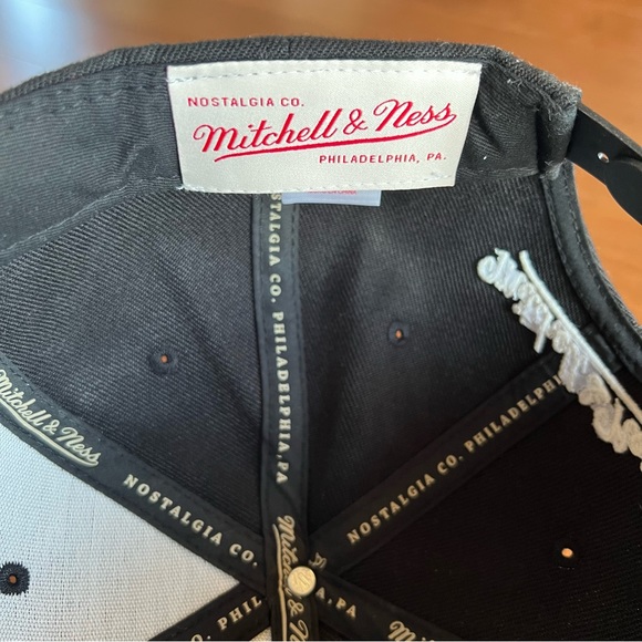 Mitchell & Ness Chicago Bulls SnapBack - Picture 6 of 8